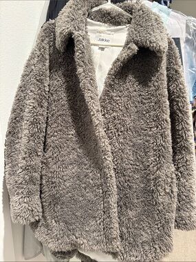 Jakke Plush Teddy Coat in Taupe Gray
